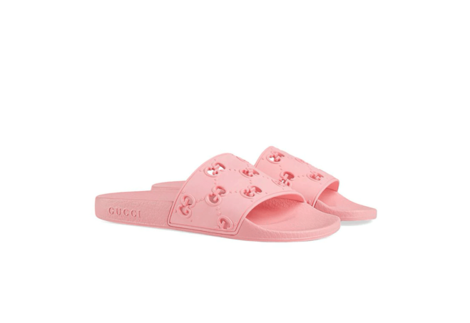 Discount on Women's Gucci Rubber GG Slide Sandal Pink!