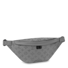 Buy the Louis Vuitton Discovery Bumbag Anthracite gray for women.
