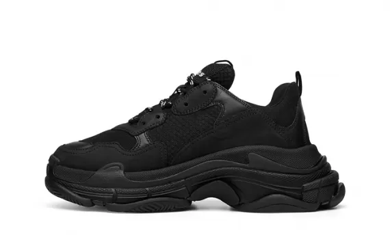 Get a Unique Look - Women's Balenciaga Triple S - Trainers Black