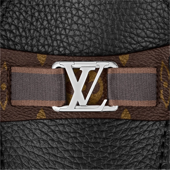 Look Sharp with Men's Louis Vuitton Hockenheim Mocassin Black