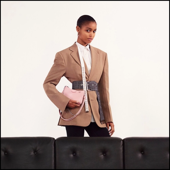Women's Louis Vuitton Easy Pouch On Strap - Get, Shop!
