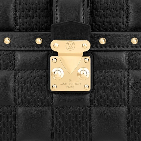 Look Fabulous with the Louis Vuitton Pochette Troca