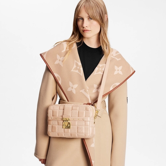 Look Fabulous with Louis Vuitton Troca MM Women's Bag!