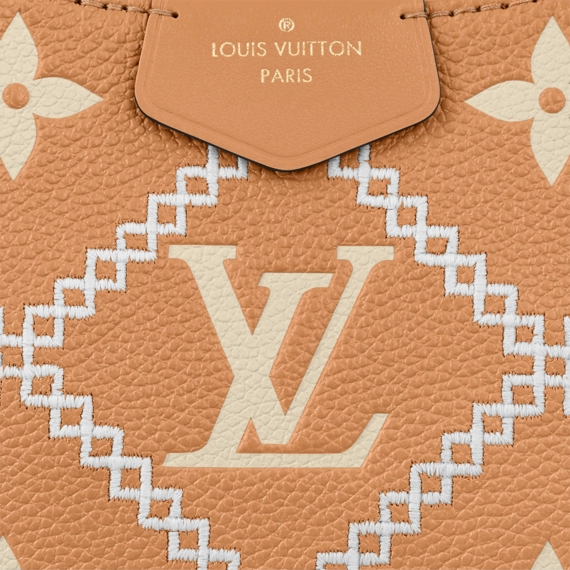 Enhance Your Look with Louis Vuitton Easy Pouch On Strap for Women