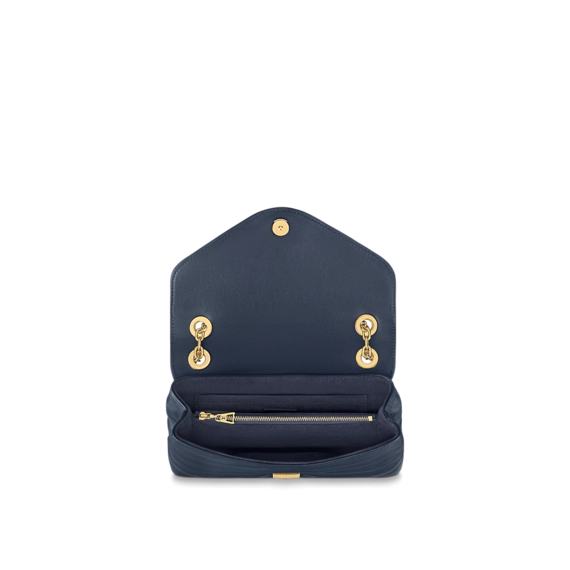 Fashionista's Choice: Louis Vuitton New Wave Chain Bag