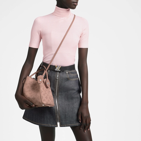 Women's Louis Vuitton Hina PM Magnolia Pink - Shop Now!