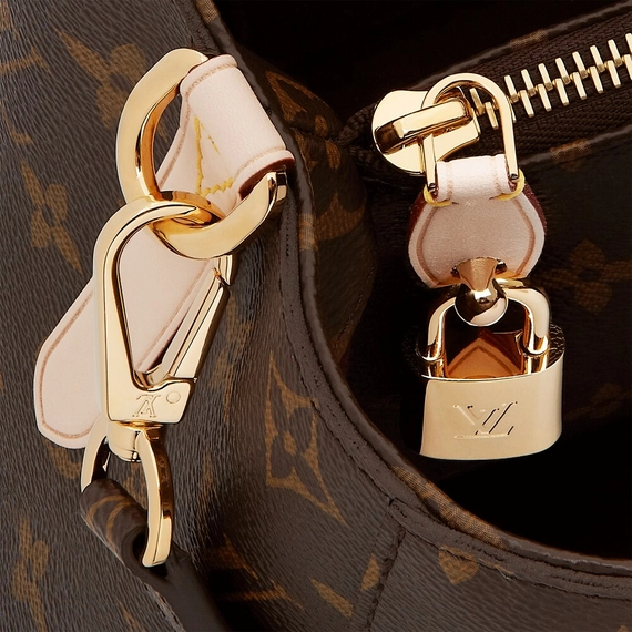 Elegant Women's Bag: Louis Vuitton Montaigne BB