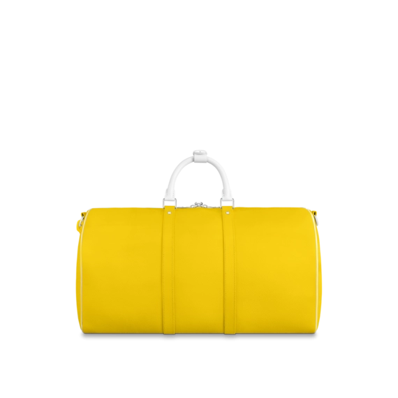 Look sharp with the Louis Vuitton Keepall Bandouliere 50 With Acetate Chain, the ideal men's fashion item.