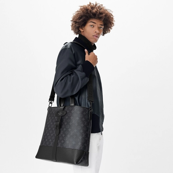 Don't Miss Out - Get a Discount on the Men's Louis Vuitton Saumur Tote!