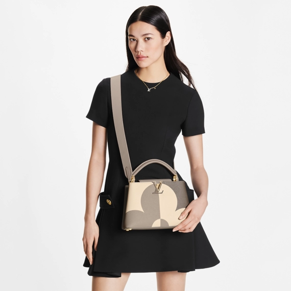 Shop the Stylish Bolsa Capucines BB for Women's