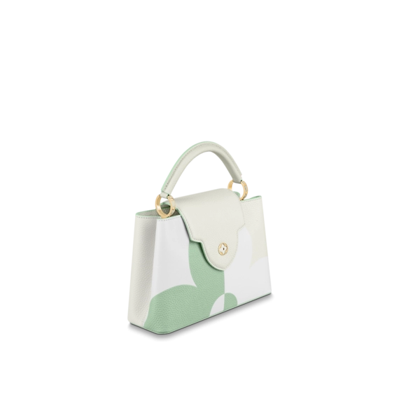 Shop Women's Designer Bolsa Capucines BB at a Discount