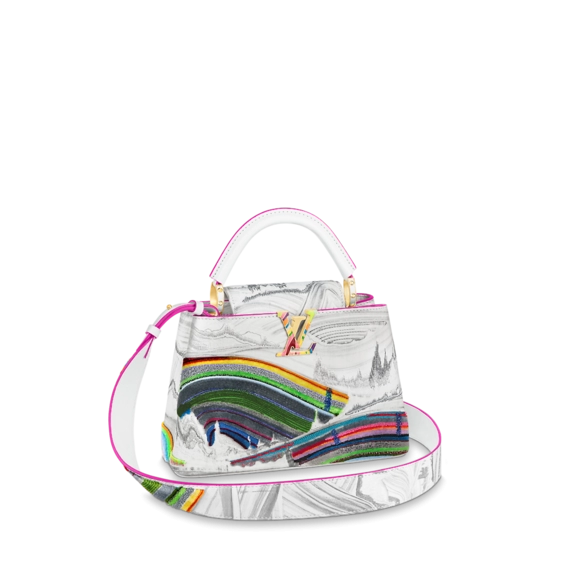 Shop the Bolsa Capucines BB now and get a great discount! Perfect for fashionable women.