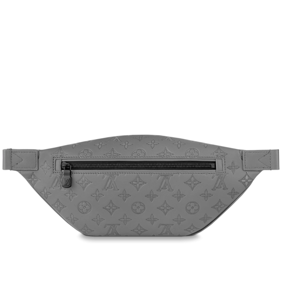 Look stylish with the Louis Vuitton Discovery Bumbag Anthracite gray.