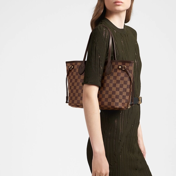 Get the Luxurious Louis Vuitton Neverfull PM Women's Bag Now!