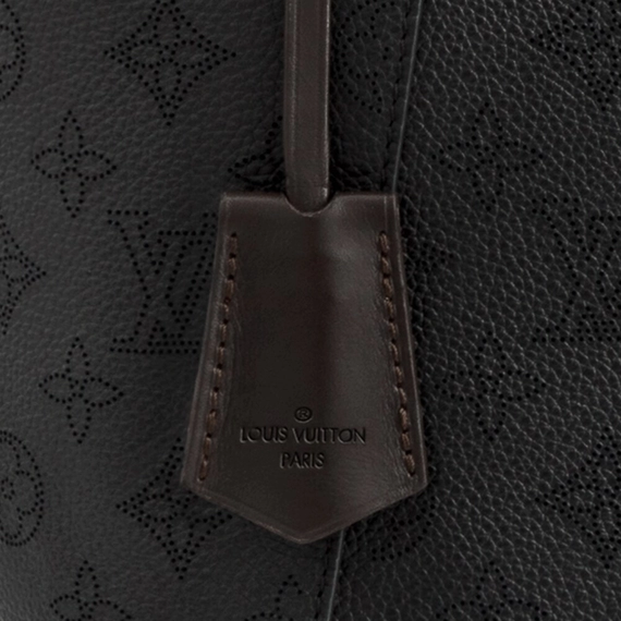 Women's Handbag Special: Louis Vuitton Hina MM!