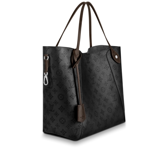 Women's Fashion: Louis Vuitton Hina MM Handbag on Sale!