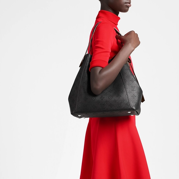 Get the Trendy Louis Vuitton Hina MM Women's Handbag Now!