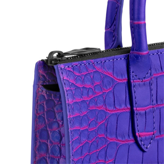 Men's fashion accessory: Louis Vuitton Sac Plat Cross with a discount!