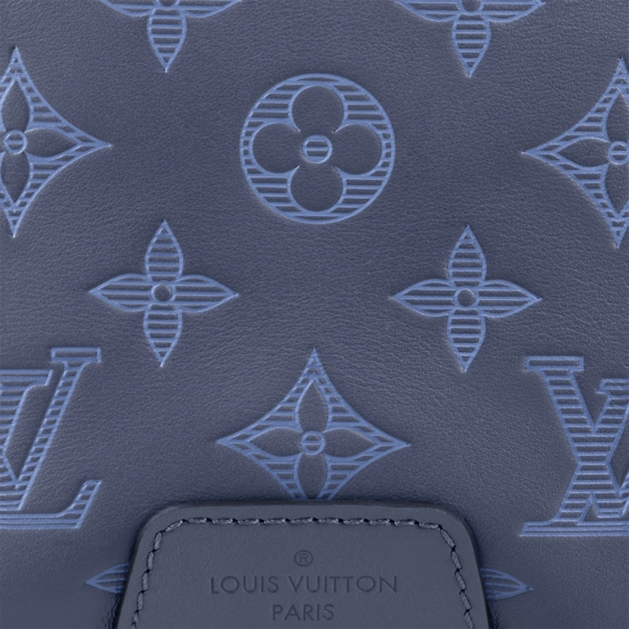 Shop the Louis Vuitton Discovery Bumbag PM for Men Now