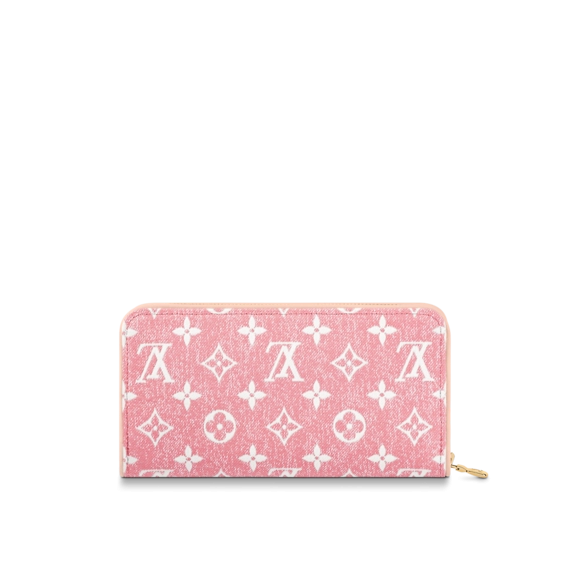 Make a Statement with Louis Vuitton Zippy Wallet!