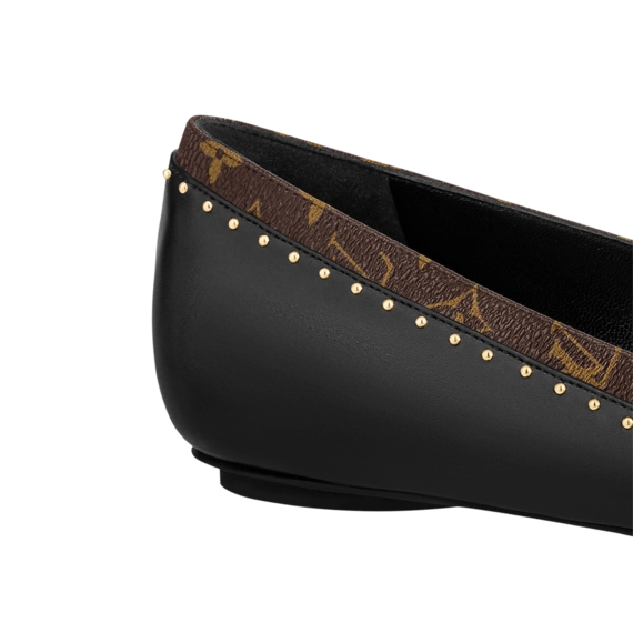 Fashionista Alert! Get the Louis Vuitton Signature Flat Ballerina with a Discount!