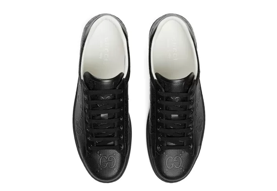 Step up your style game with the Gucci Ace GG Supreme sneakers - Black!