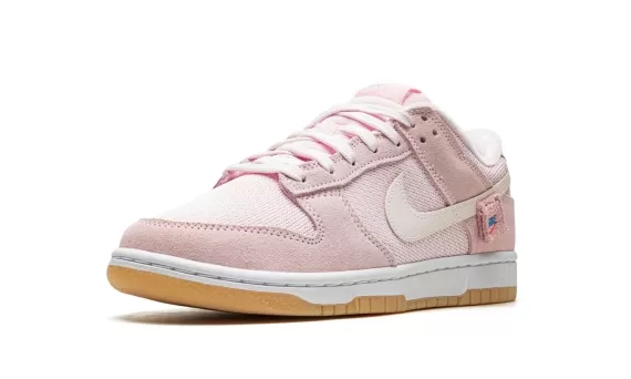 Don't miss out! Get the Nike WMNS Dunk Low SE - Soft Pink for Women's with a discount!