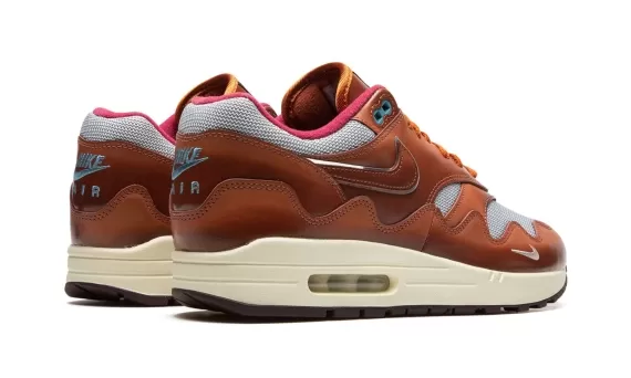 Sneaker Lovers: Get Women's Nike AIR MAX 1 Patta - Dark Russet