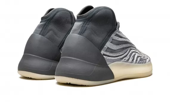 Yeezy QNTM - Mono Carbon