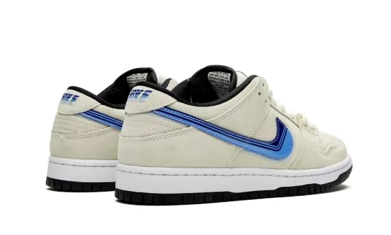 Nike SB Dunk Low - Truck It