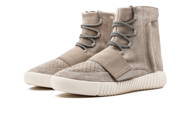 Stylish Men's Yeezy Boost 750 in Gray/White