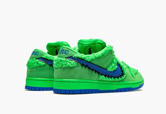 Women's SB DUNK LOW Grateful Dead - Green Bear - Get the Look!