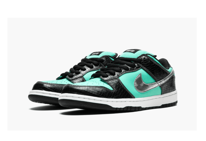 Be Fashionable with Men's SB DUNK LOW PRO - Diamond