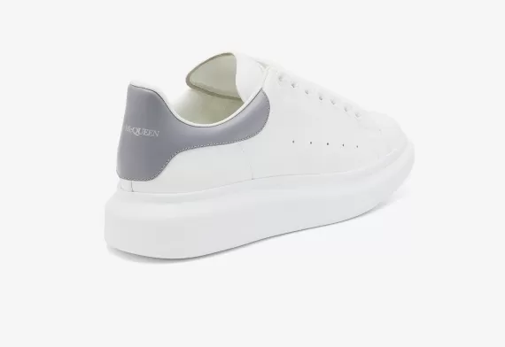 Oversized Sneaker in White/grey
