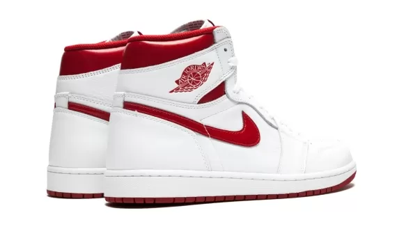 Air Jordan 1 Retro High OG - Metallic Red