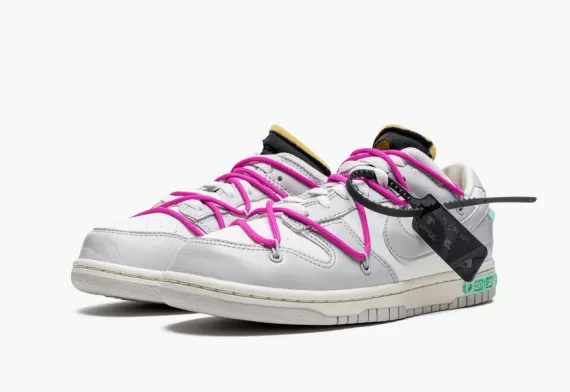 Be Stylish with NIKE DUNK LOW Off-White -