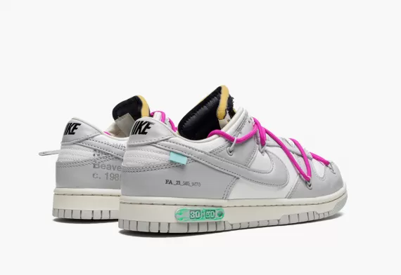 The Latest in Men's Fashion: NIKE DUNK LOW Off-White - Lot 30!