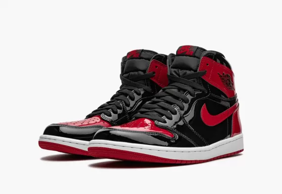 Stay Stylish with the Men's AIR JORDAN 1 RETRO HIGH OG - Bred Patent!