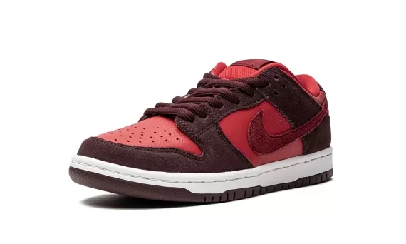 SB Dunk Low - Cherry