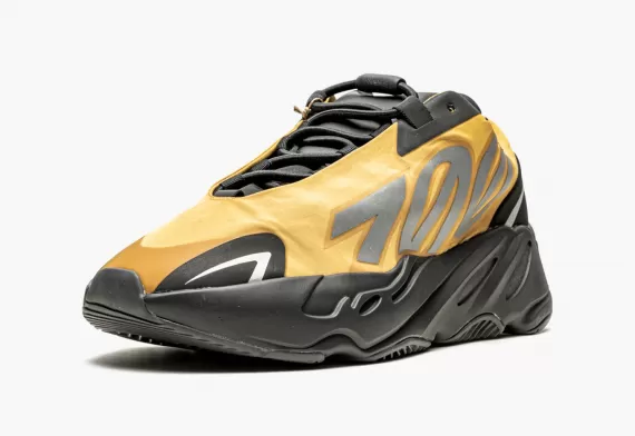 Women's YEEZY 700 MNVN - Honey Flux