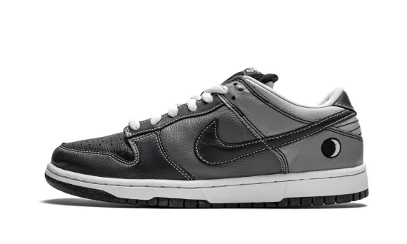 SB Dunk Low - Lunar Eclipse East