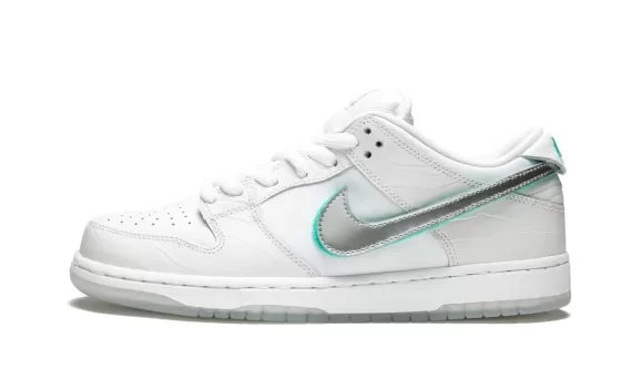 SB Dunk Low Pro OG QS - Diamond Supply White