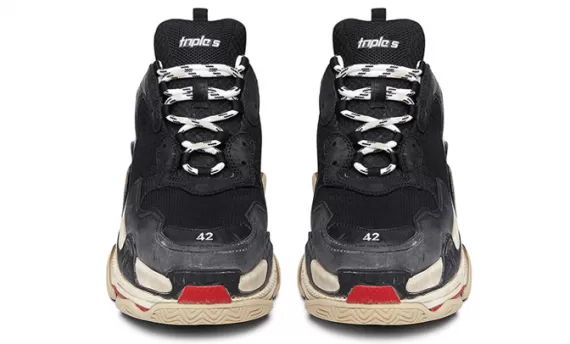 Get Women's Balenciaga Triple S Trainers - Black/Red